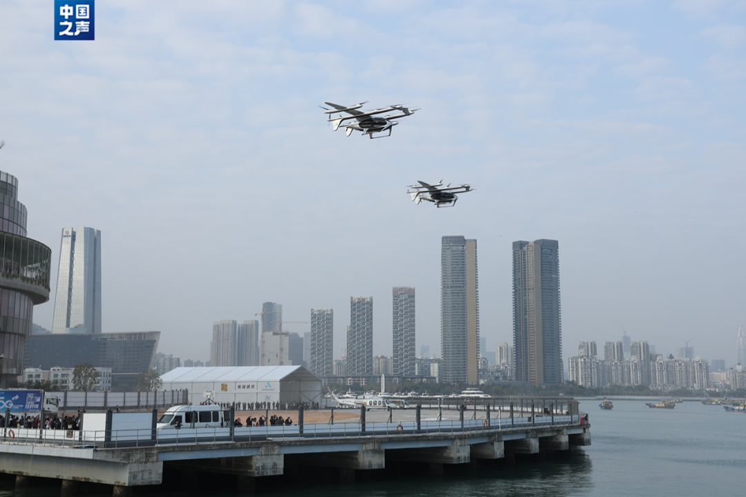 首飛成功！“空中出租車”繪就上海智慧交通新圖景